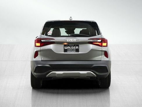 Used 2023 Kia Seltos LX AWD/4WD image 4