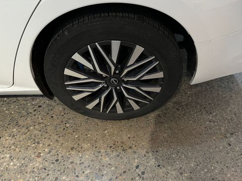 Used 2025 Nissan Altima 2.5 SV FWD image 29