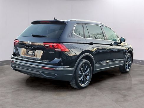 Used 2022 Volkswagen Tiguan SE image 4