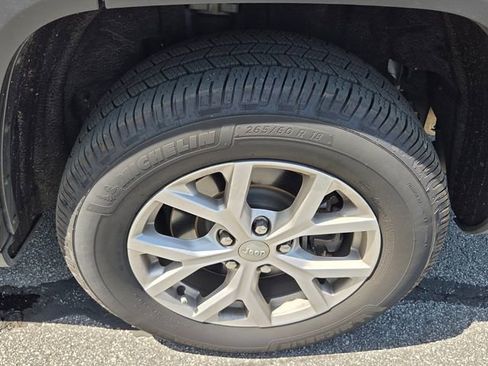 Used 2022 Jeep Grand Cherokee L Limited image 11