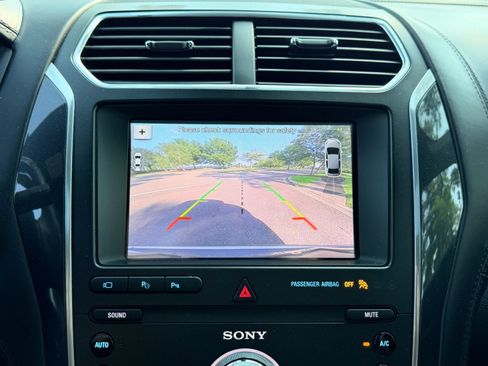 Used 2019 Ford Explorer Platinum AWD/4WD image 5