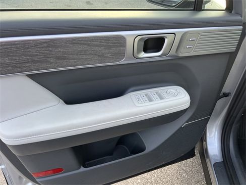 Used 2025 Hyundai Santa Fe Limited image 11