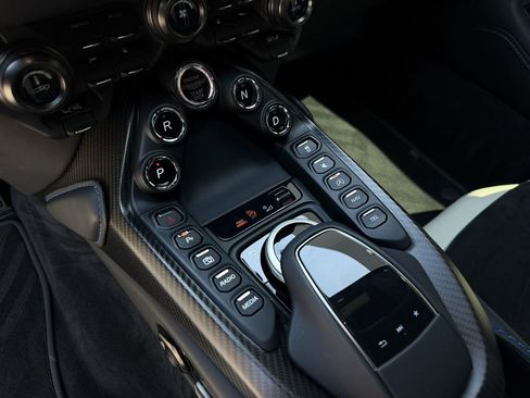 Used 2022 Aston Martin V8 Vantage Coupe RWD image 33
