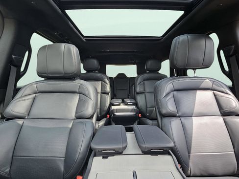 New 2025 Lincoln Navigator Reserve w/ Jet Appearance Package image 22