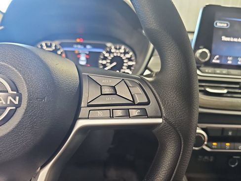 Certified 2025 Nissan Altima 2.5 SV FWD image 17