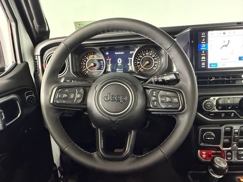 Certified 2025 Jeep Wrangler Unlimited Rubicon w/ Convenience Group AWD/4WD image 15
