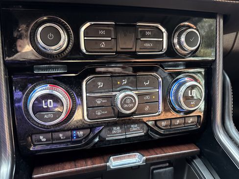 Used 2023 GMC Yukon XL Denali Ultimate image 22