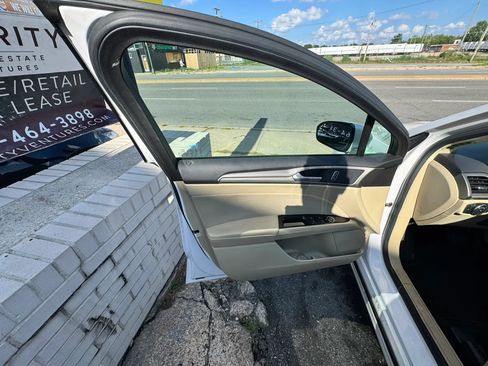 Used 2013 Ford Fusion SE FWD image 11