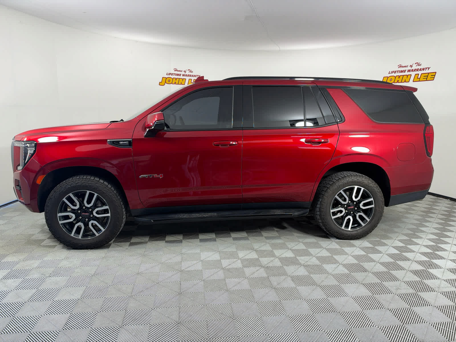 Used 2024 GMC Yukon AT4 AWD/4WD image 2