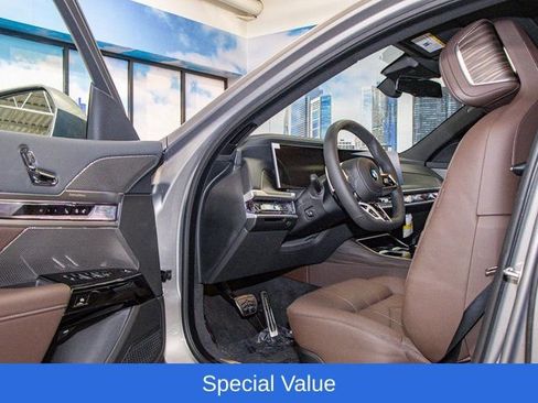Used 2025 BMW 760i xDrive w/ Premium Package AWD/4WD image 13