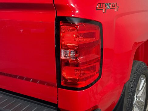 Used 2018 Chevrolet Silverado 1500 Custom w/ Custom Value Package AWD/4WD image 32