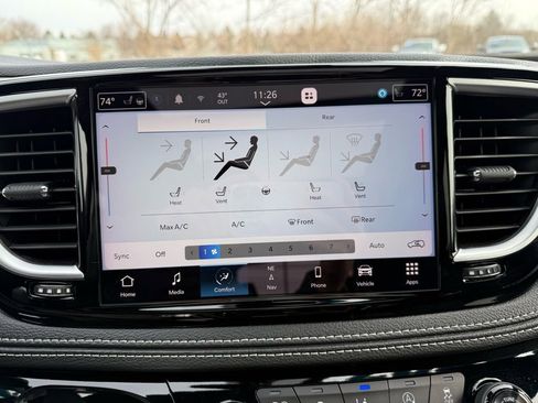 Used 2024 Chrysler Pacifica Limited w/ S Appearance Package image 21