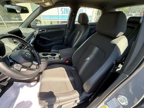 Used 2025 Honda Civic Sport image 6