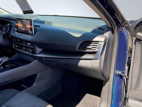 Used 2025 Nissan Rogue SV image 26