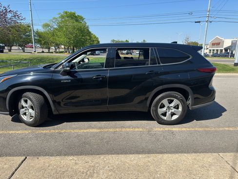 Used 2021 Toyota Highlander LE image 8