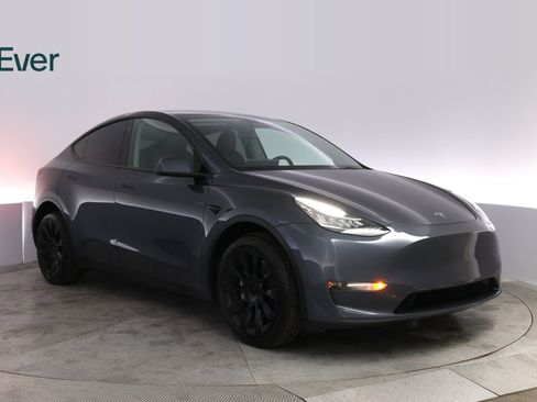 Used 2023 Tesla Model Y Long Range AWD/4WD image 13