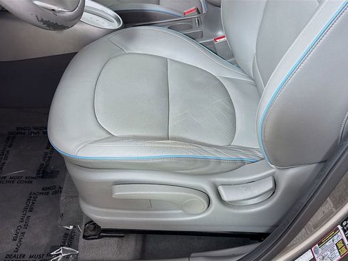 Used 2016 Kia Soul EV + w/ Sun & Fun Package FWD image 25