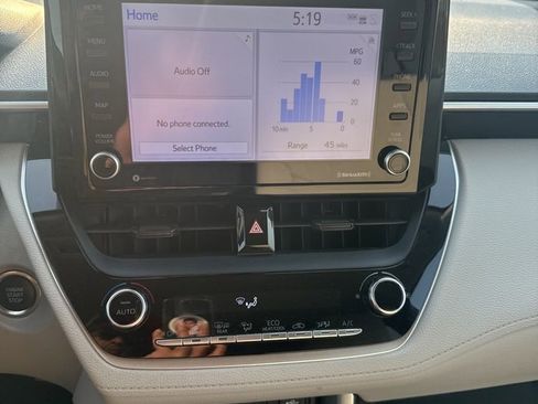 Used 2022 Toyota Corolla Cross LE image 7