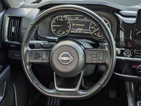 Used 2023 Nissan Pathfinder SL image 16