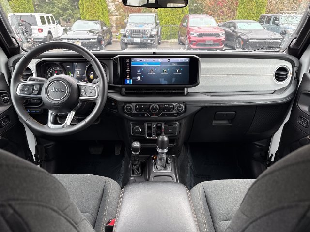 Used 2024 Jeep Wrangler Unlimited Sahara AWD/4WD image 8