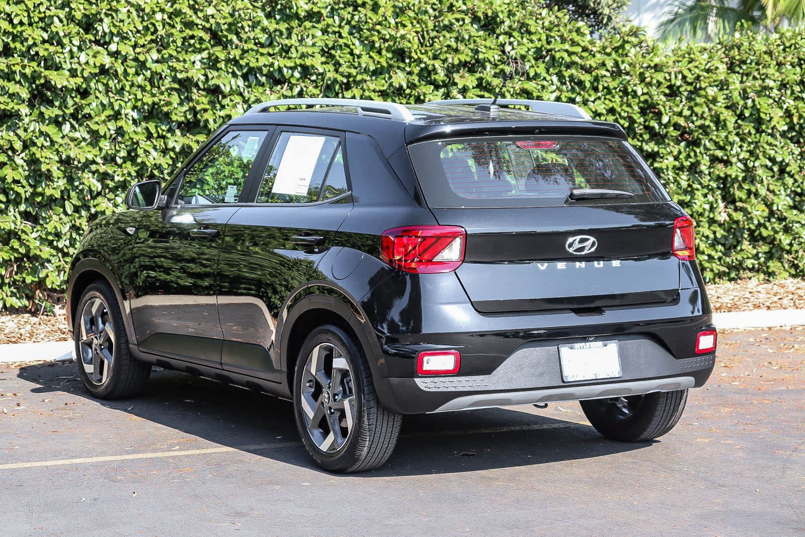 Used 2023 Hyundai Venue SEL w/ Cargo Package FWD image 8