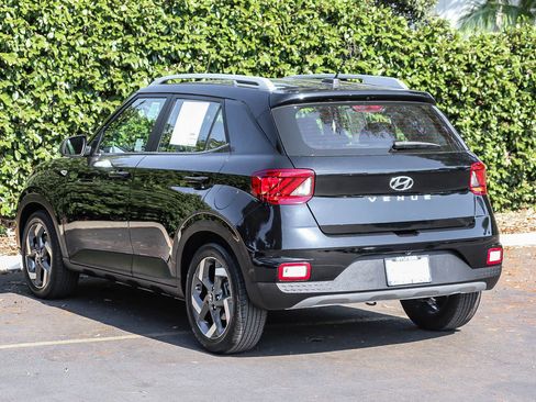 Used 2023 Hyundai Venue SEL w/ Cargo Package FWD image 8