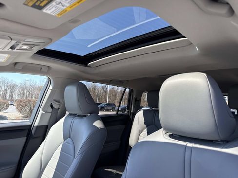 Used 2020 Toyota Highlander XLE image 9