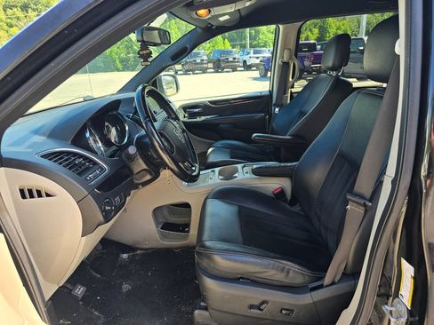Used 2017 Dodge Grand Caravan SXT FWD image 4