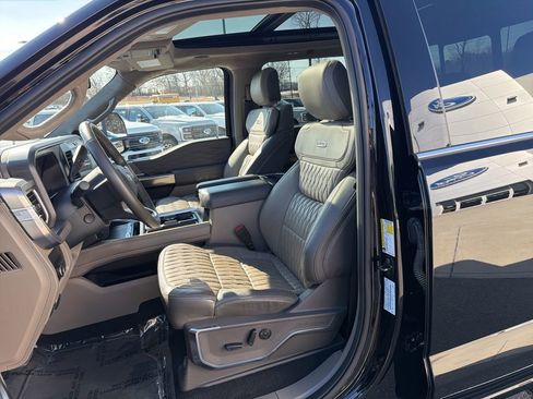 Certified 2025 Ford F450 Platinum w/ Platinum Plus Package image 10