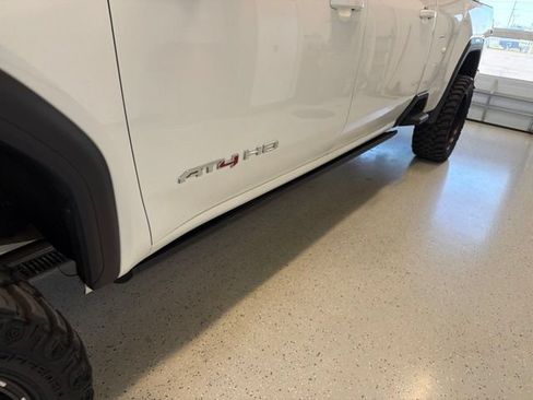 Used 2024 GMC Sierra 2500 AT4 w/ AT4 Premium Plus Package AWD/4WD image 12