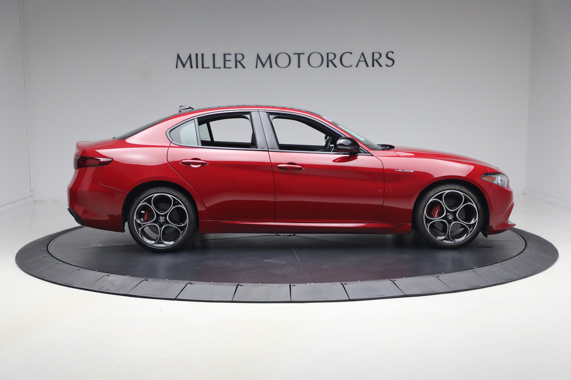 Used 2023 Alfa Romeo Giulia Veloce AWD/4WD image 9