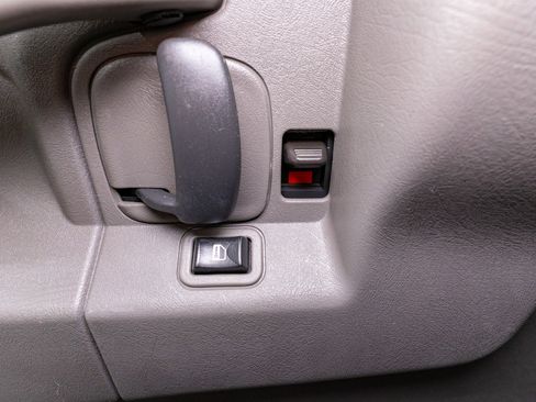 Used 2021 Chevrolet Express 2500 RWD image 16