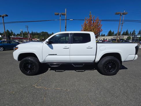Used 2018 Toyota Tacoma TRD Sport RWD image 4