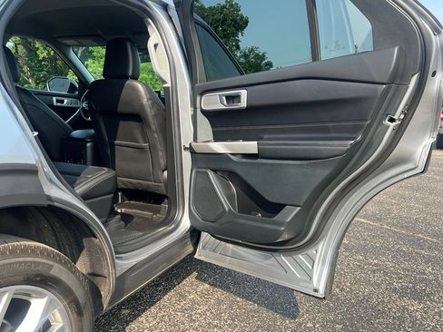 Certified 2023 Ford Explorer XLT w/ Equipment Group 202A AWD/4WD image 38