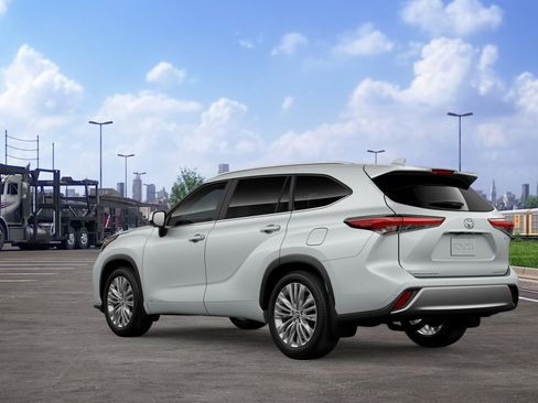 New 2026 Toyota Highlander Platinum image 6