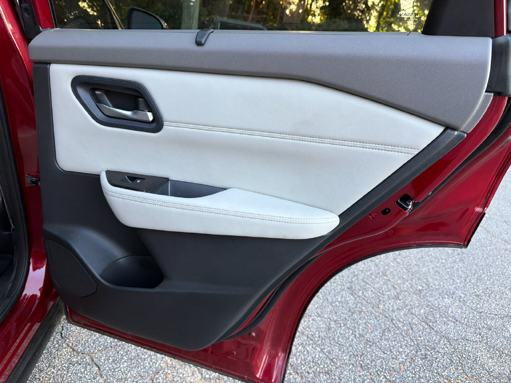 Used 2023 Nissan Rogue SV w/ SV Premium Package FWD image 16
