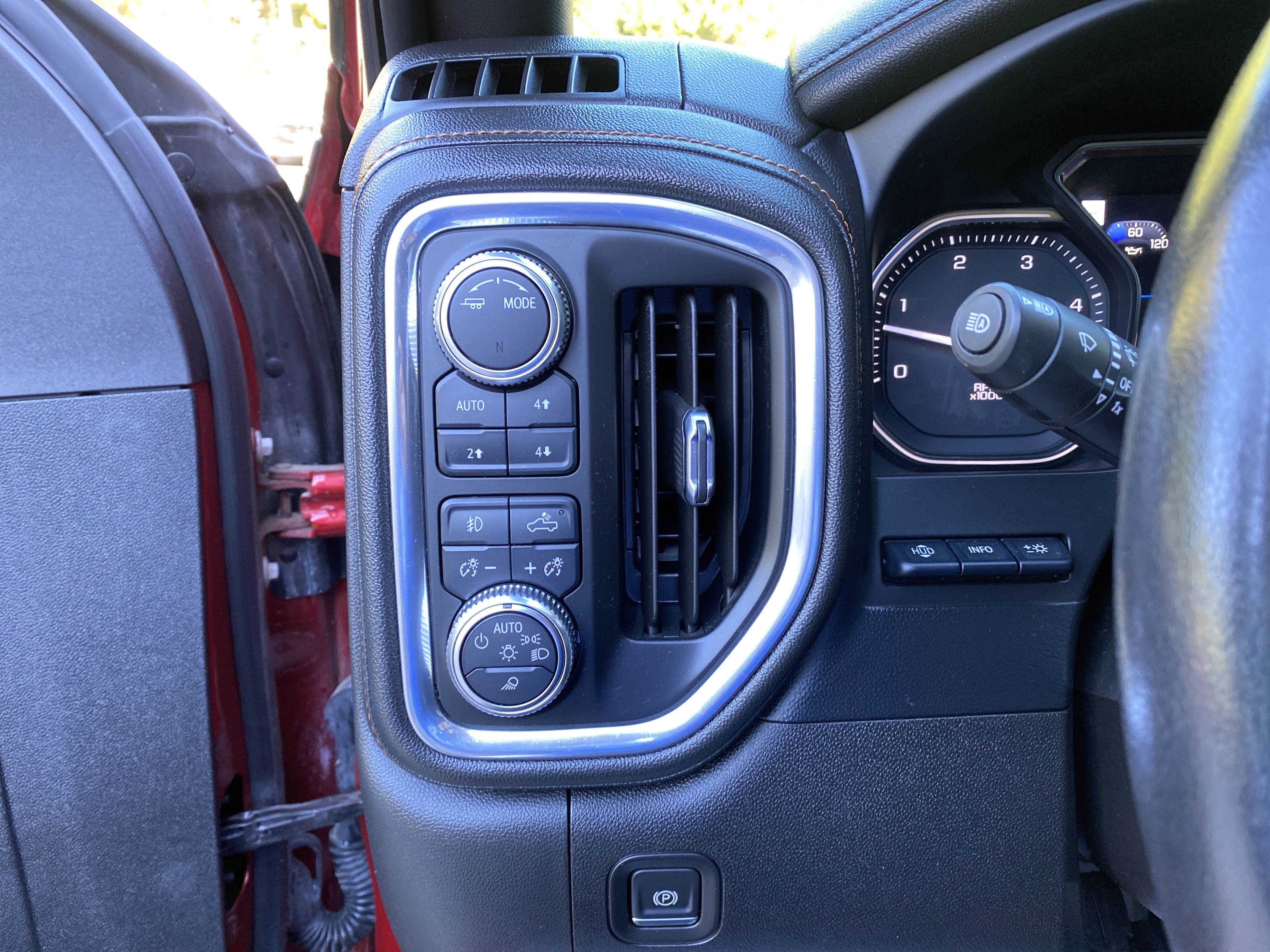 Used 2021 GMC Sierra 2500 AT4 w/ AT4 Premium Plus Package AWD/4WD image 19
