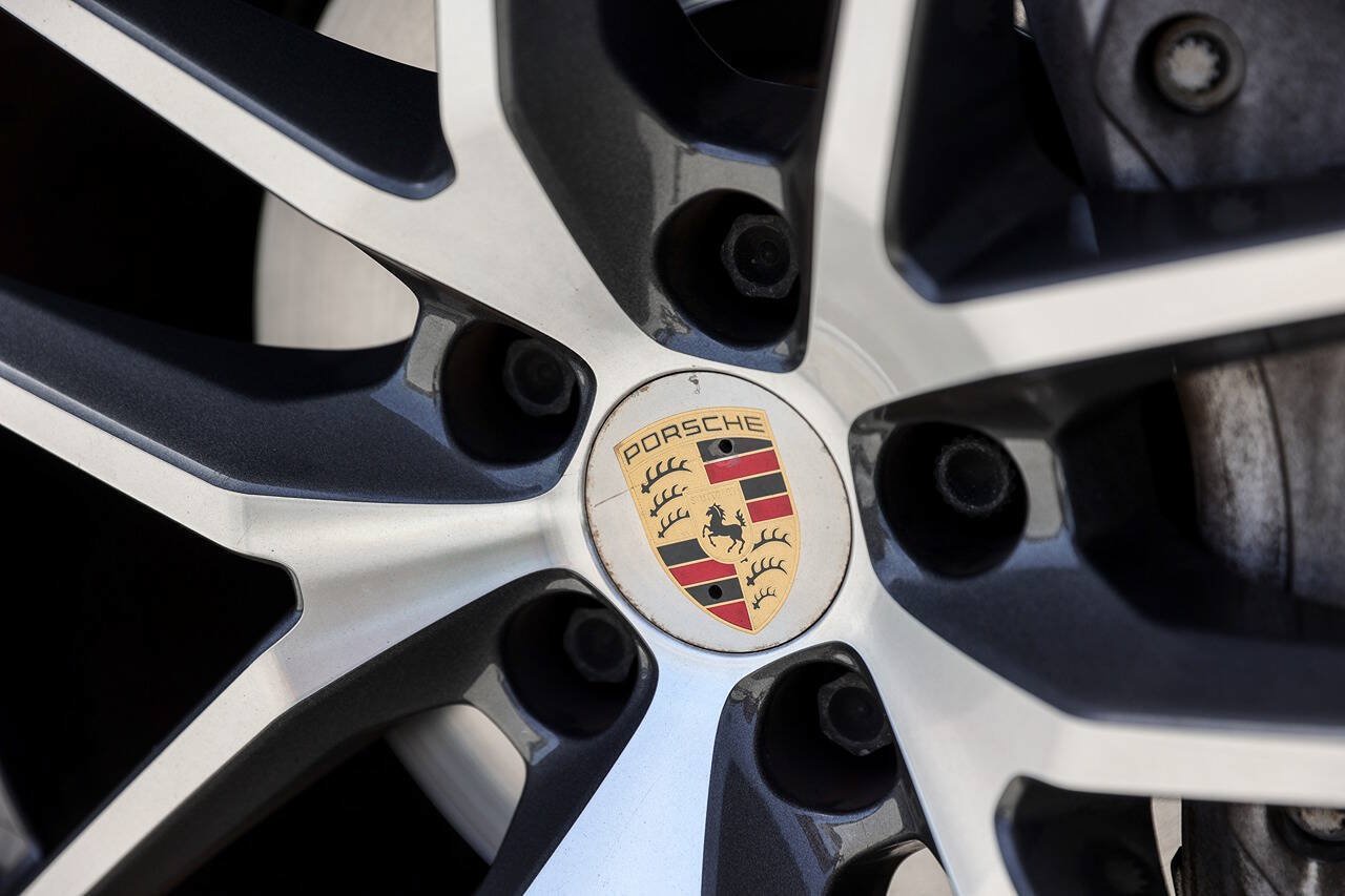 Used 2022 Porsche Macan AWD/4WD image 30