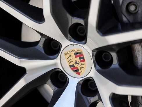 Used 2022 Porsche Macan AWD/4WD image 30