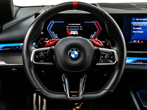 Used 2025 BMW M5 w/ Executive Package image 18