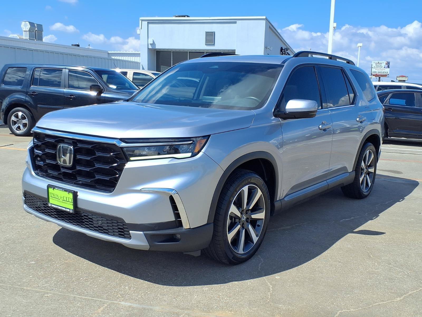 Used 2023 Honda Pilot Touring image 3