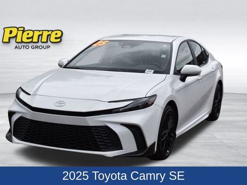 Used 2025 Toyota Camry SE FWD image 1