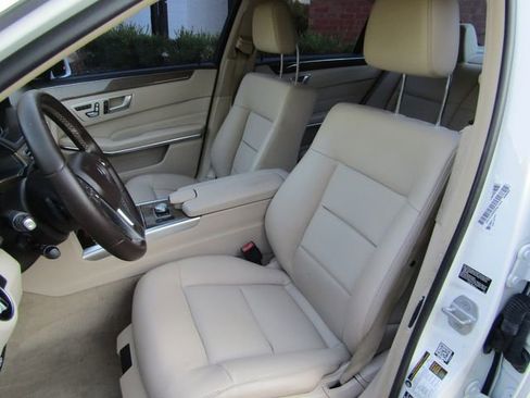 Used 2014 Mercedes-Benz E 350 4MATIC Sedan image 9