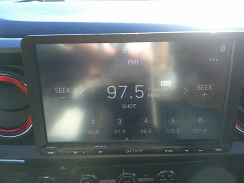 Used 2019 Toyota Tacoma TRD Off-Road w/ Exterior Package image 25