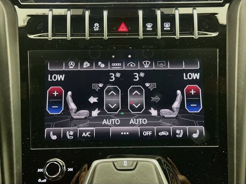 Used 2022 Lamborghini Urus AWD/4WD image 16