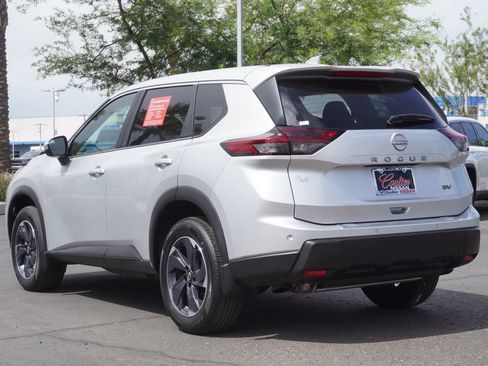 Certified 2024 Nissan Rogue SV FWD image 3