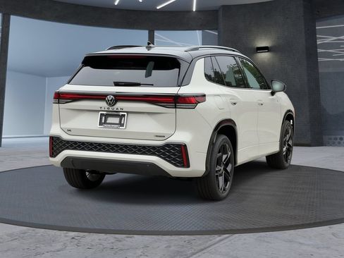New 2026 Volkswagen Tiguan SE R-Line AWD/4WD image 4