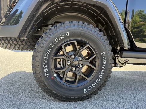 New 2025 Jeep Gladiator Willys image 27