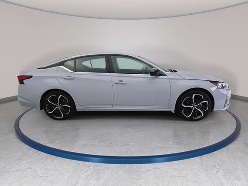 Certified 2025 Nissan Altima 2.5 SR FWD image 4