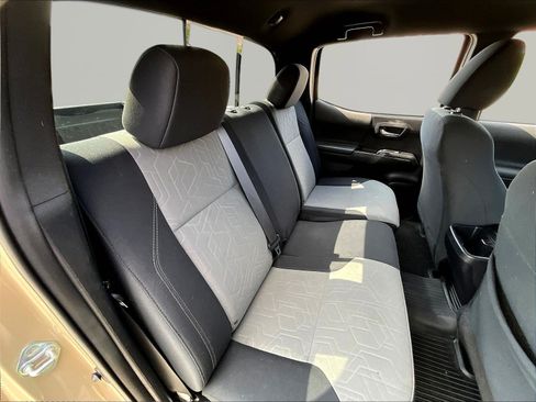 Used 2020 Toyota Tacoma TRD Sport AWD/4WD image 25
